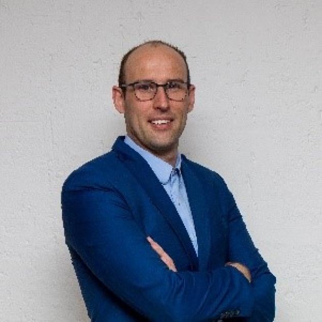 Dr Gideon Botha