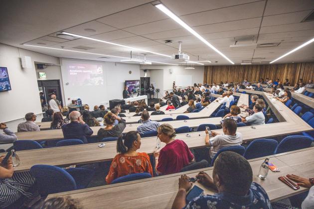 Responsible leader image